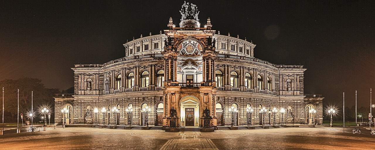 Dresden Semperoper bei Nacht